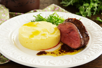 Roast veal with mashed potatoes and plum chutney.