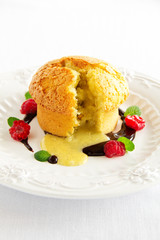 Mualem (fondant) with white chocolate and vanilla.