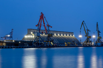 Fototapeta na wymiar Port of Burgas at night