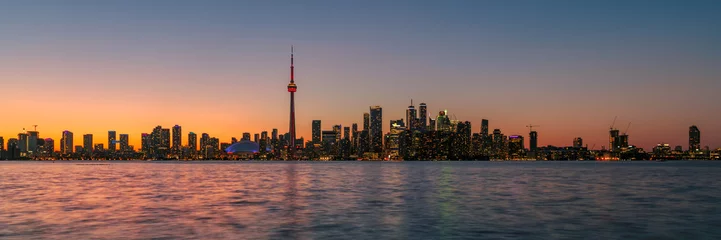 Tuinposter Panorama van de skyline van Toronto bij zonsondergang - Toronto, Ontario, Canada © lucky-photo