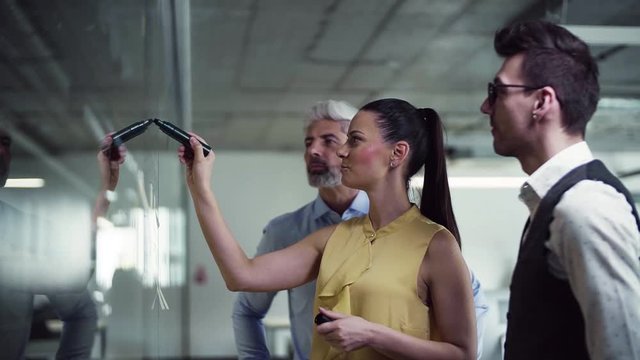 A group of business people in an office, brainstorming. Slow motion.