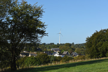 Fototapeta premium eolienne environnement ecologie vert renouvelable village 