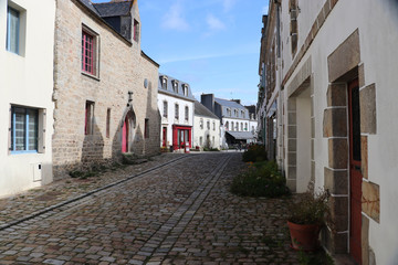 Straßenzug von Pont-Croix, Bretagne