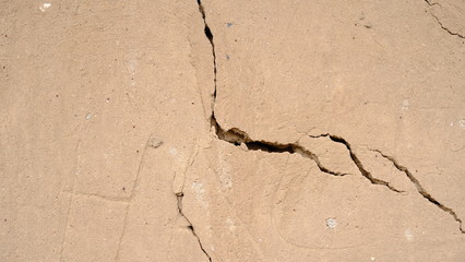  Crack in the wall of the house