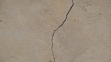  Crack in the wall of the house