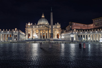 Fototapeta na wymiar St. Peter's Basilica in Rome in the evening. Night photography