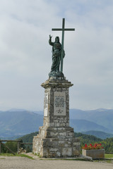 Fototapeta na wymiar Monumento a Gesù Monte Penice Italy
