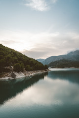 See im Abendlicht mit Spiegelung