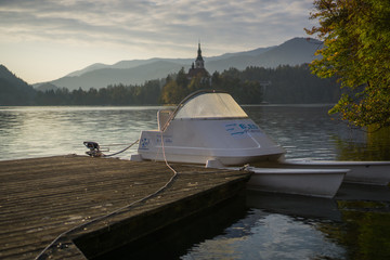 Fototapeta premium Travailing around Lake Bled In Slovenia an amazing lake full of impressive nature , crystal blue water with a beautiful island in the middle surrounded by those beautiful mountains and trees. 