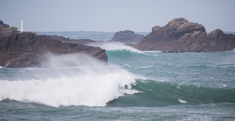 Vague temp&ecirc;te baie de Tr&eacute;mazan Finist&egrave;re Bretagne France