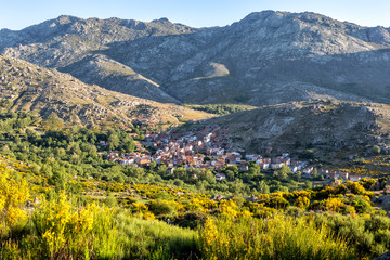 Navandinal y Sierra de Paramera en un día soleado. Avila. España. Europa.