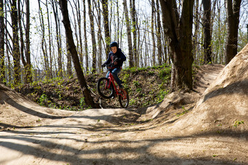 Fototapeta premium cyclist in the mountain, cyclist riding mountain bike in the forest
