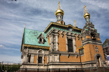 Fototapeta na wymiar russische Kirchen mit Zwiebeltürmen in Darmstadt