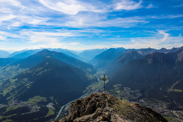 Obraz premium Gipfelkreuz Tschirgant Tirol