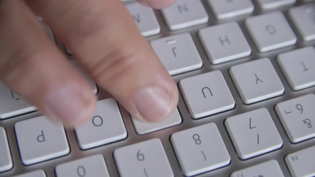 Tecleando ordenador mac