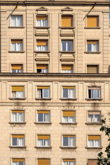 textura fachada de edificio con ventanas repetidas