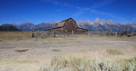 Mormon Row pioneer barn Grand Teton National Park. Pioneer settler homestead farms ranch. Historic building scenic landscape. 2.5 million visitors a year. Geography, geology, environment.