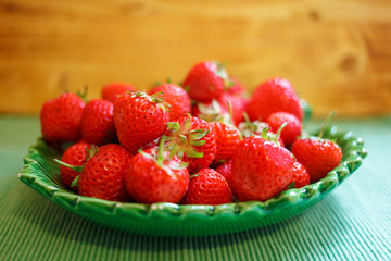 Fresh red strawberries i a bowl