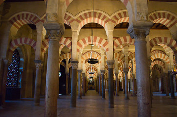 Salon de las columnas en la mezquita de Cordoba