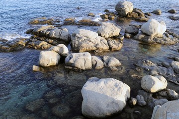 Steine im Meer