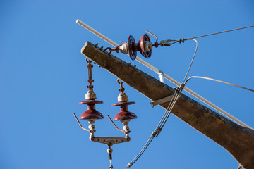 Porzellanisolator an Stromleitung