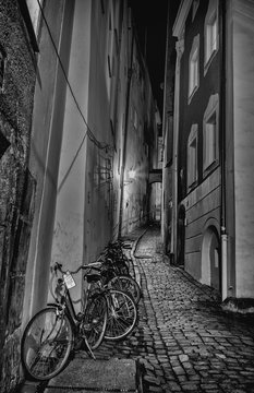 Fahrräder in der Gasse © Buer03