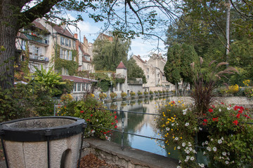 Fototapeta na wymiar Dole vieille ville historique canal