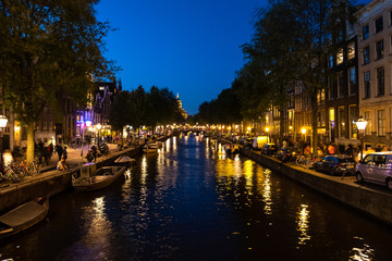 Fototapeta premium Canali di Amsterdam di notte