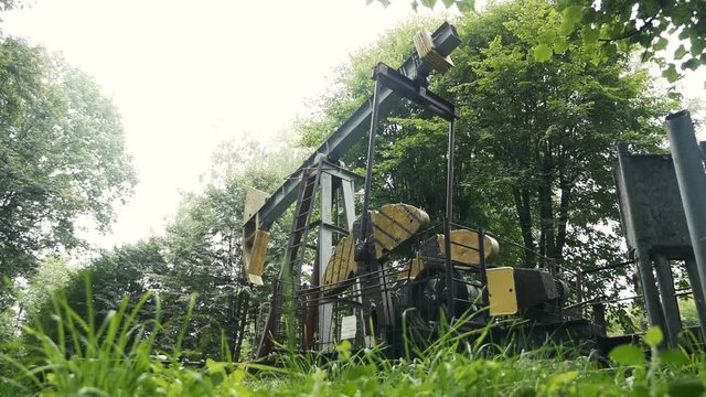 Oil pumping. Rocking machine. Energy