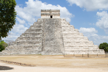 Fototapeta na wymiar Piramide Maia