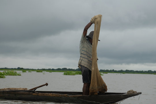 Pescador con atarraya