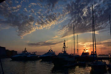 Fototapeta na wymiar Sonnenuntergang, Hafen