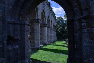 Colonnade ruins through hallway