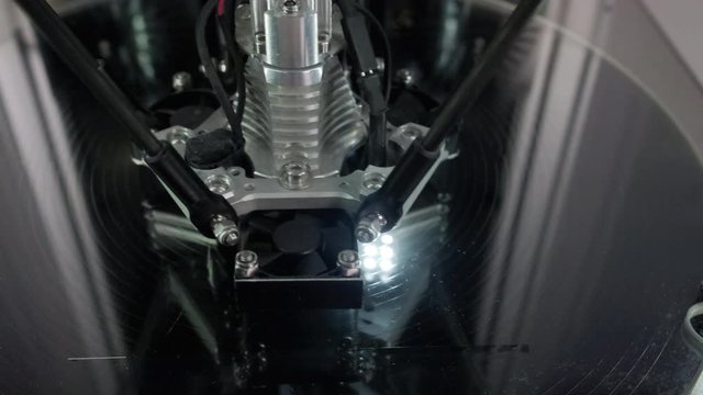 three-dimensional printer creates label heart figure