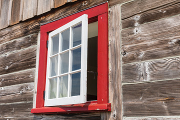 Obraz premium USA, Washington State, Fort Vancouver National Historic Site. Window on old building at the Hudson's Bay Company's Fort Vancouver.