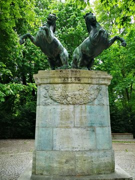 statue of horses in park