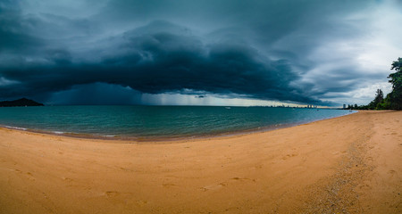 Thunderstorm with shelf cloud moving over the sea