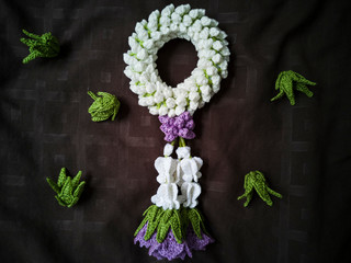 Flower garlands Made up of crochet crafts