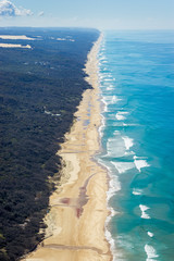 Fototapeta na wymiar 75 mile beach, Fraser Island, QLD, Australia