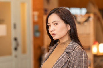 カフェを訪れた女性