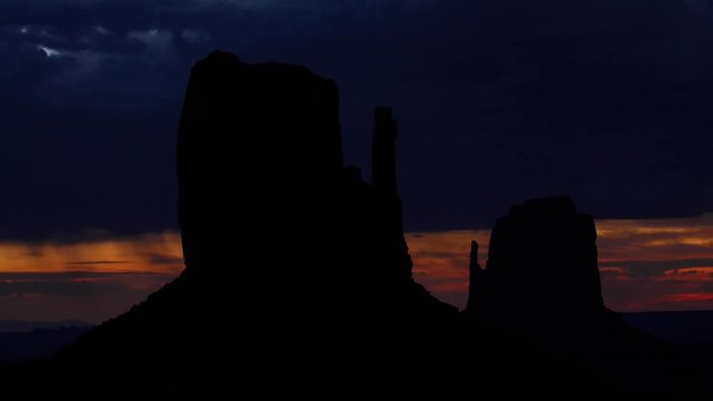 Timelapse of a sunrise at Monument Valley, the classic shooting location of many western films.