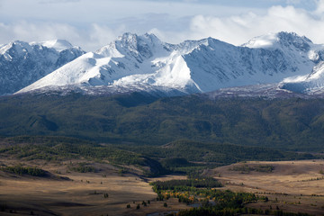 Fototapeta premium Altai. View of the mountain valley. Snow-capped mountain peaks, glaciers.