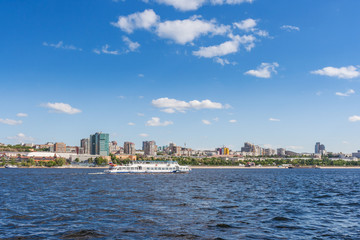 Naklejka premium The ship goes along the promenade of Samara, Russia