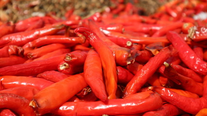 Many fresh red chillies are bad.