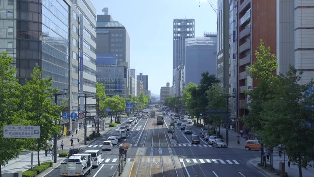 広島の町並みと路面電車