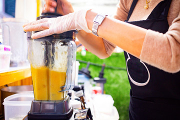 Making smoothie mango menu, Blending mango in the blender machine