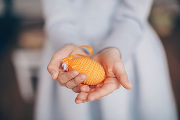Hand woman egg