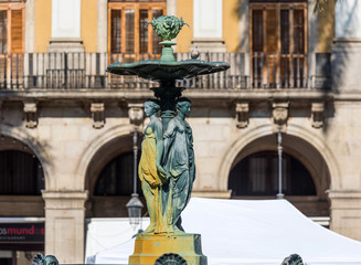 Obraz premium Fountain in the city center, Barcelona, Catalonia, Spain. With selective focus.
