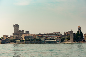 Naklejka premium Medieval castle Scaliger on Lake Garda in autumn sunrise, Sirmione, Italy