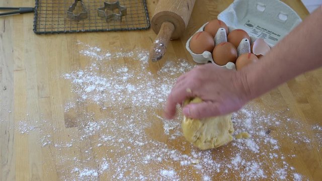 Weihnachtsb&auml;ckerei - Teig kneten